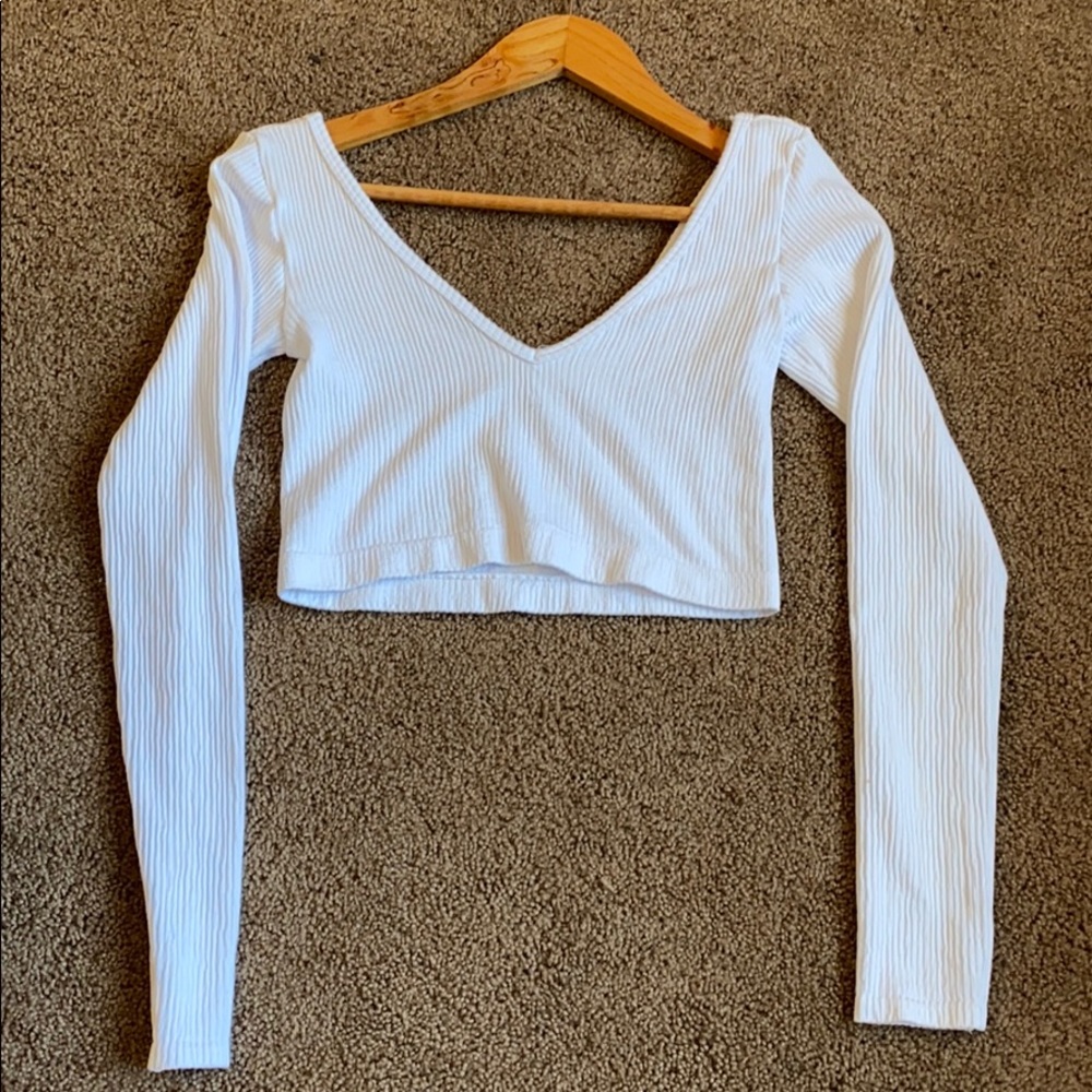URBAN OUTFITTERS LONG SLEEVE CROP TOP